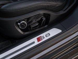 audi-s8-plus-matrix