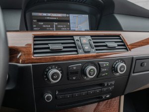 bmw-m5-e61-touring-50-v10-lci