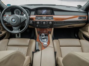bmw-m5-e61-touring-50-v10-lci