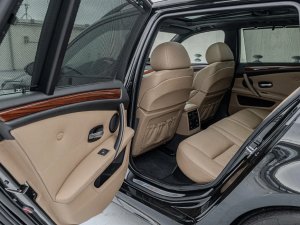 bmw-m5-e61-touring-50-v10-lci