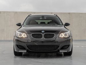 bmw-m5-e61-touring-50-v10-lci