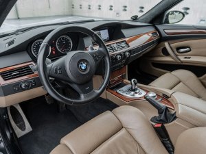 bmw-m5-e61-touring-50-v10-lci