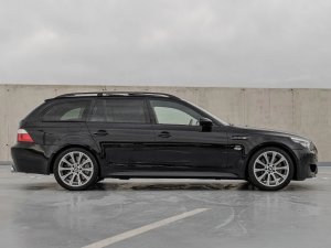 bmw-m5-e61-touring-50-v10-lci