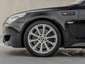 bmw-m5-e61-touring-50-v10-lci