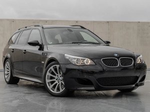 bmw-m5-e61-touring-50-v10-lci