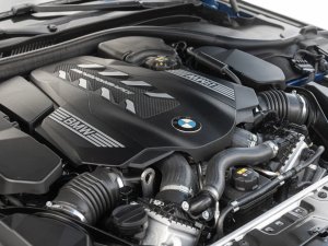 bmw-rada-8-m850i-xdrive-individual-carbon