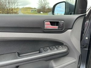ford-focus-16i-74kw-combi