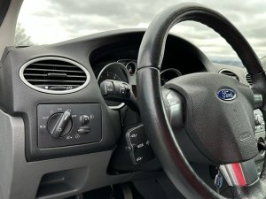 ford-focus-16i-74kw-combi