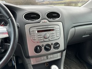 ford-focus-16i-74kw-combi
