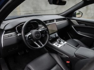 jaguar-f-pace-d200-se-awd