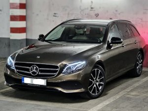 mercedes-benz-tridy-e-400-t-4matic