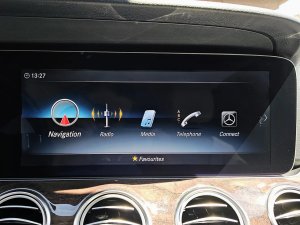 mercedes-benz-tridy-e-400-t-4matic