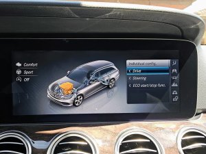 mercedes-benz-tridy-e-400-t-4matic