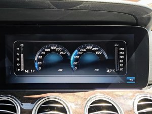 mercedes-benz-tridy-e-400-t-4matic