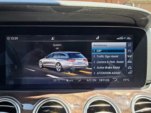 mercedes-benz-tridy-e-400-t-4matic