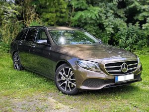 mercedes-benz-tridy-e-400-t-4matic