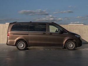 mercedes-benz-tridy-v-250d-long-4matic-aled360nezt
