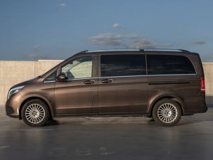 mercedes-benz-tridy-v-250d-long-4matic-aled360nezt