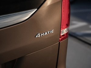 mercedes-benz-tridy-v-250d-long-4matic-aled360nezt
