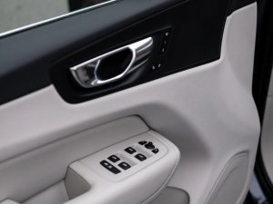 volvo-xc60-t8-twin-engine-inscription-awd