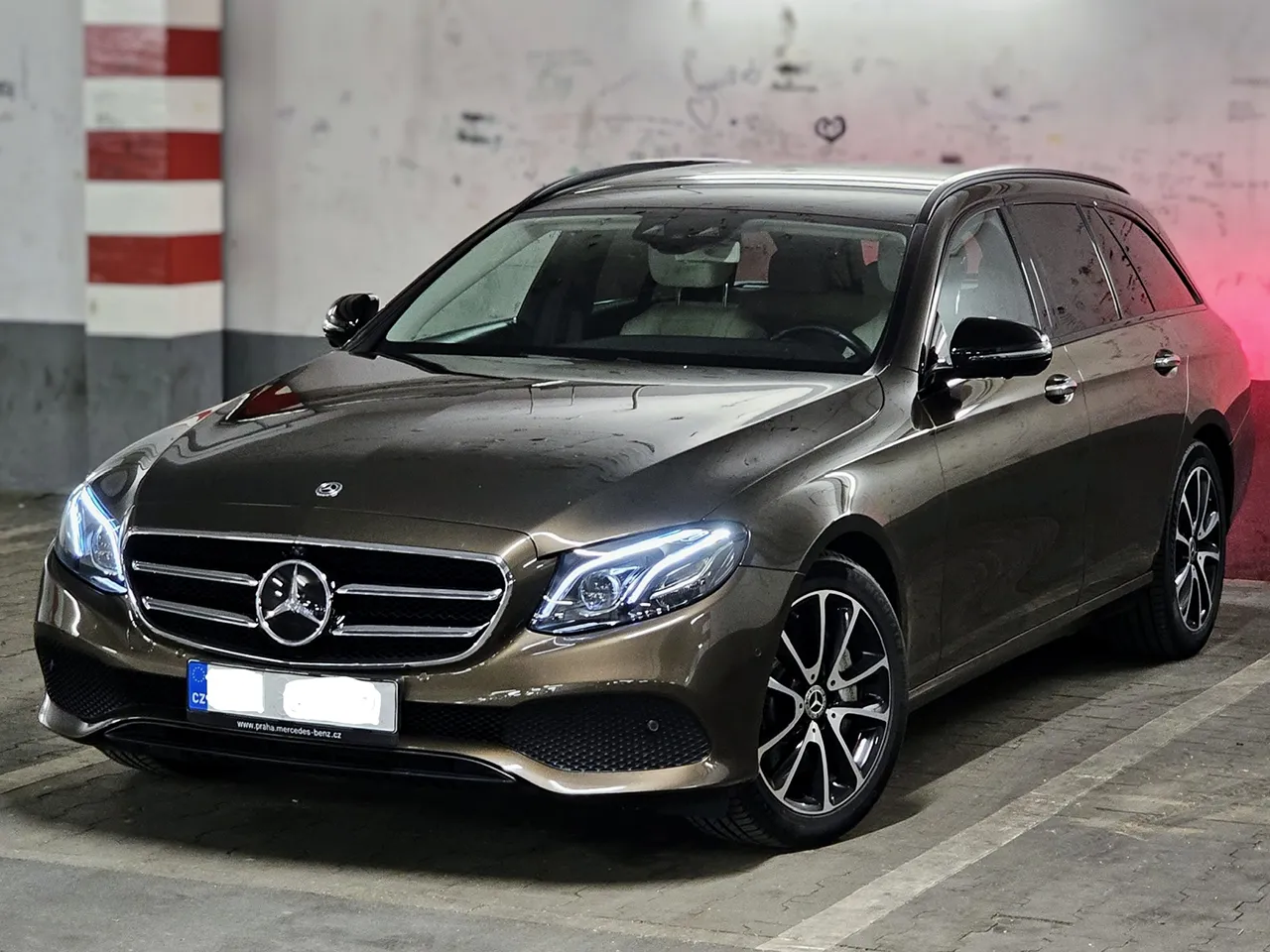Mercedes-Benz Třídy E, 400 T 4Matic